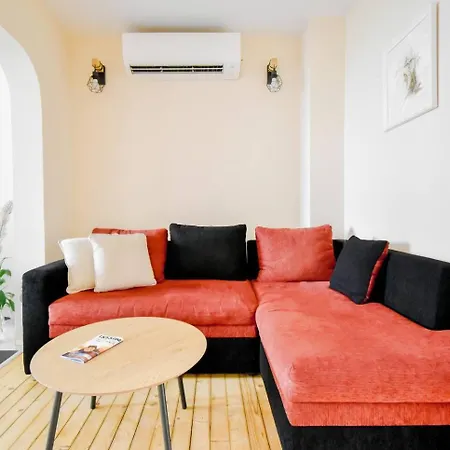 Διαμέρισμα 2bdr Near Mall With Metro Access - Acs